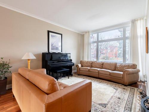 Living room - 2250 Ch. Pitt, Mont-Royal, QC - Indoor Photo Showing Living Room