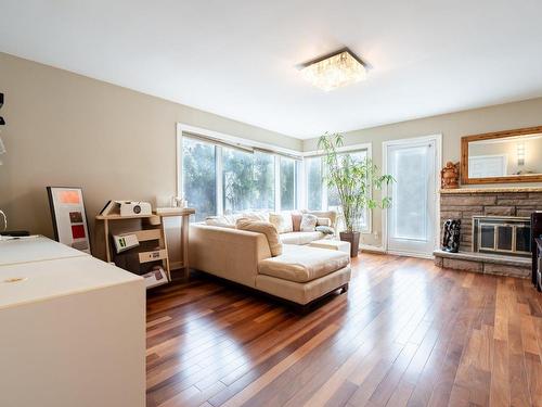 Family room - 2250 Ch. Pitt, Mont-Royal, QC - Indoor Photo Showing Living Room With Fireplace