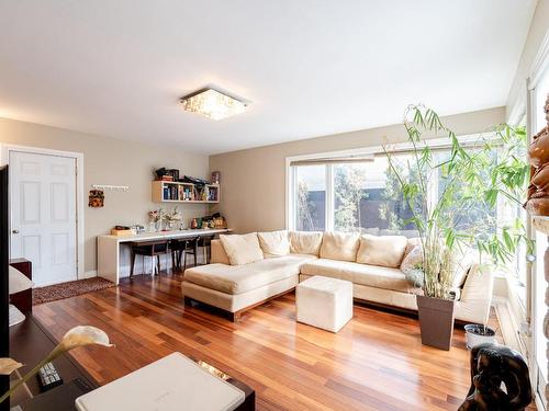 Family room - 2250 Ch. Pitt, Mont-Royal, QC - Indoor Photo Showing Living Room