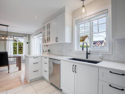 Cuisine - 782 Rue Des Cheminots, Mont-Saint-Hilaire, QC - Indoor Photo Showing Kitchen With Double Sink