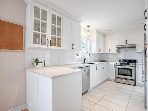 Cuisine - 782 Rue Des Cheminots, Mont-Saint-Hilaire, QC - Indoor Photo Showing Kitchen With Upgraded Kitchen