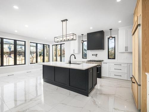 Cuisine - 5 Claude Street, Beaconsfield, QC - Indoor Photo Showing Kitchen With Upgraded Kitchen