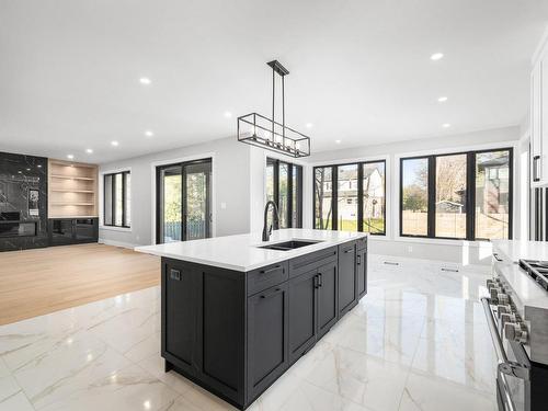 Vue d'ensemble - 5 Claude Street, Beaconsfield, QC - Indoor Photo Showing Kitchen With Double Sink With Upgraded Kitchen