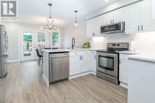 72 Gore Drive, Barrie, ON - Indoor Photo Showing Kitchen With Upgraded Kitchen