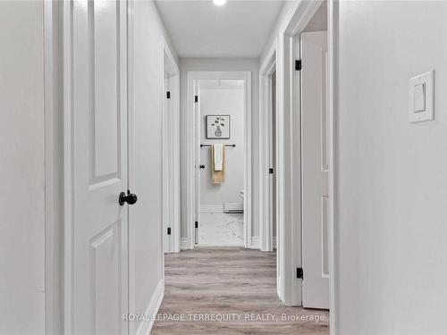 8-350 Camelot Crt, Oshawa, ON - Indoor Photo Showing Bedroom