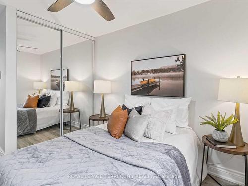 8-350 Camelot Crt, Oshawa, ON - Indoor Photo Showing Bedroom