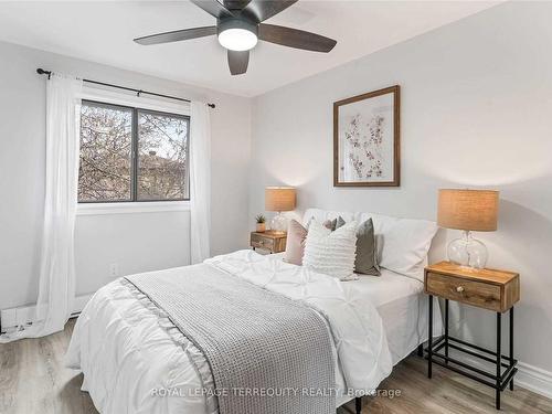 8-350 Camelot Crt, Oshawa, ON - Indoor Photo Showing Bedroom