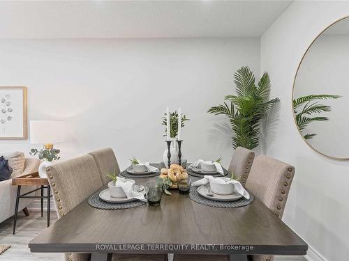 8-350 Camelot Crt, Oshawa, ON - Indoor Photo Showing Dining Room