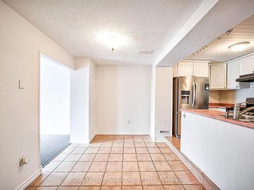 16 Christie Cres, Barrie, ON - Indoor Photo Showing Kitchen With Double Sink