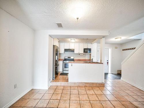 16 Christie Cres, Barrie, ON - Indoor Photo Showing Kitchen