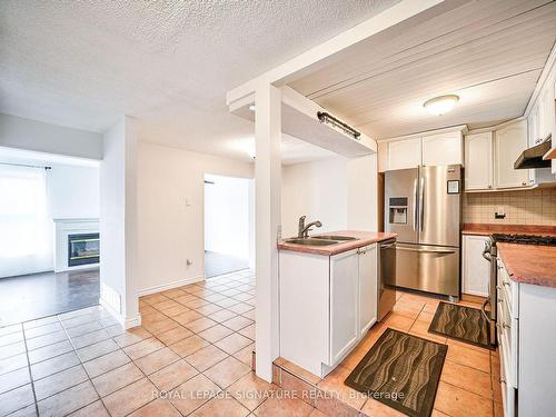 16 Christie Cres, Barrie, ON - Indoor Photo Showing Kitchen With Double Sink