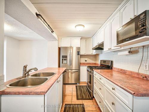 16 Christie Cres, Barrie, ON - Indoor Photo Showing Kitchen With Double Sink