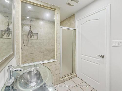 763 Tate Ave, Hamilton, ON - Indoor Photo Showing Bathroom