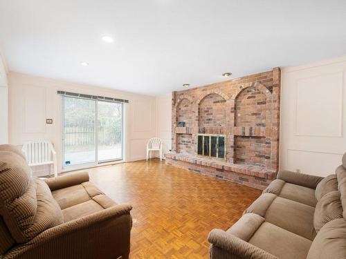 Salle familiale - 337 Crois. Arlington, Beaconsfield, QC - Indoor Photo Showing Living Room With Fireplace