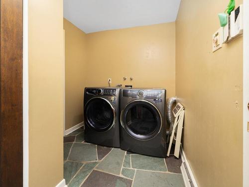 Salle de lavage - 337 Crois. Arlington, Beaconsfield, QC - Indoor Photo Showing Laundry Room