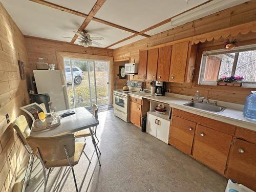 Lot 8 Walkinshaw Lake Road, Thunder Bay Unorganized, ON - Indoor Photo Showing Kitchen