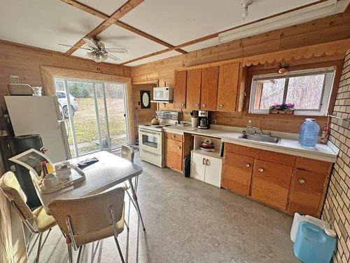 Lot 8 Walkinshaw Lake Road, Thunder Bay Unorganized, ON - Indoor Photo Showing Kitchen