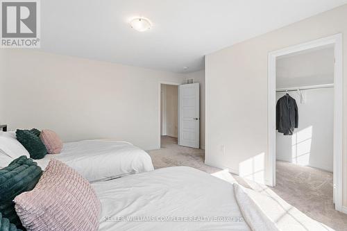 16 Doreen Drive, Thorold (562 - Hurricane/Merrittville), ON - Indoor Photo Showing Bedroom