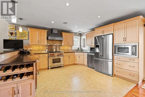 15 Auburn Court, Welland (773 - Lincoln/Crowland), ON - Indoor Photo Showing Kitchen