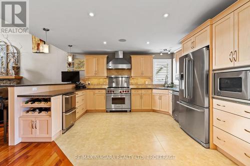 15 Auburn Court, Welland (773 - Lincoln/Crowland), ON - Indoor Photo Showing Kitchen