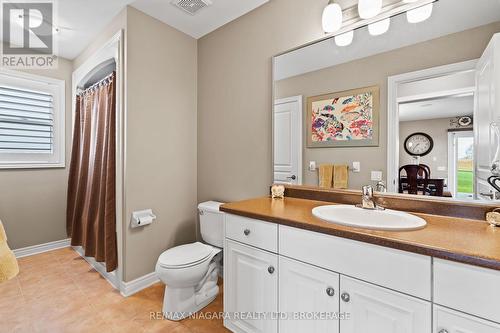 15 Auburn Court, Welland (773 - Lincoln/Crowland), ON - Indoor Photo Showing Bathroom