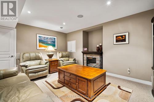 15 Auburn Court, Welland (773 - Lincoln/Crowland), ON - Indoor Photo Showing Living Room With Fireplace