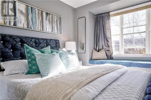 Bedroom with multiple windows - 1145 Riddell Crescent, Hamilton, ON - Indoor Photo Showing Bedroom