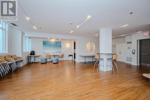 #213 - 3865 Lake Shore Boulevard W, Toronto, ON - Indoor Photo Showing Living Room