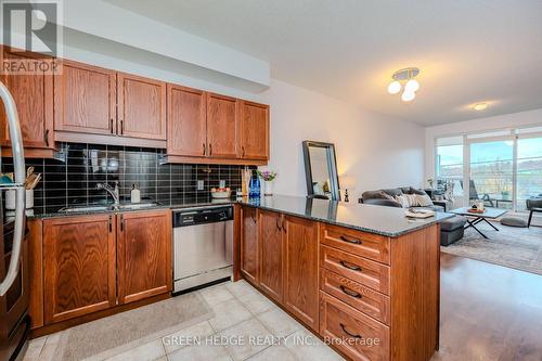 #213 - 3865 Lake Shore Boulevard W, Toronto, ON - Indoor Photo Showing Kitchen