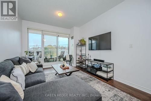 #213 - 3865 Lake Shore Boulevard W, Toronto, ON - Indoor Photo Showing Living Room