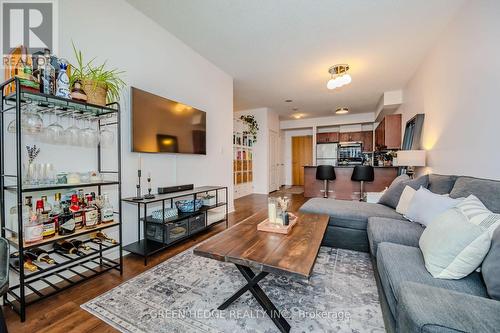 #213 - 3865 Lake Shore Boulevard W, Toronto, ON - Indoor Photo Showing Living Room