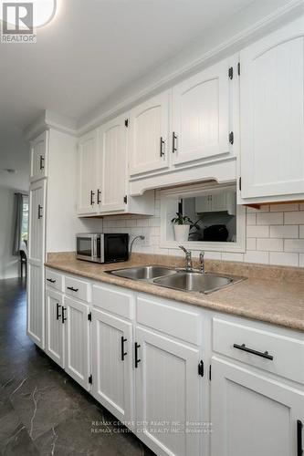 161 Fairview Avenue, St. Thomas, ON - Indoor Photo Showing Kitchen With Double Sink