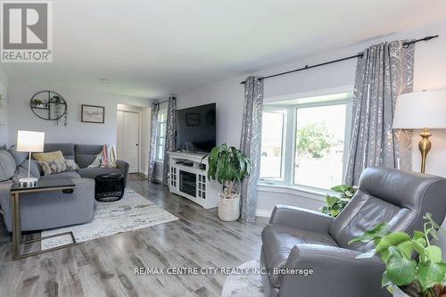 161 Fairview Avenue, St. Thomas, ON - Indoor Photo Showing Living Room