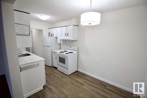 8311 29 Av Nw, Edmonton, AB - Indoor Photo Showing Kitchen