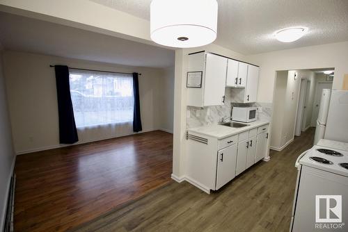 8311 29 Av Nw, Edmonton, AB - Indoor Photo Showing Kitchen