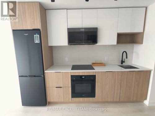 3209 - 5 Defries Street, Toronto, ON - Indoor Photo Showing Kitchen