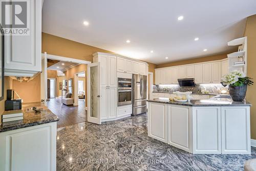 6 Lailey Crescent, Toronto, ON - Indoor Photo Showing Kitchen