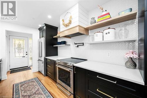 615 Turner Drive, Burlington, ON - Indoor Photo Showing Kitchen