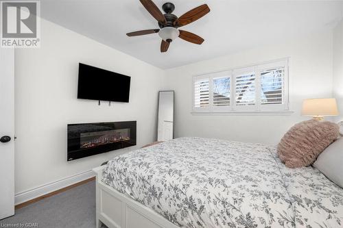 615 Turner Drive, Burlington, ON - Indoor Photo Showing Bedroom