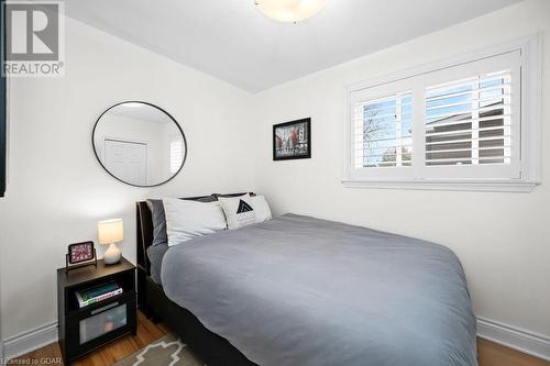 615 Turner Drive, Burlington, ON - Indoor Photo Showing Bedroom