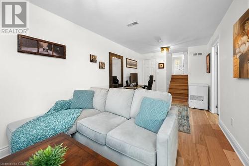 615 Turner Drive, Burlington, ON - Indoor Photo Showing Living Room