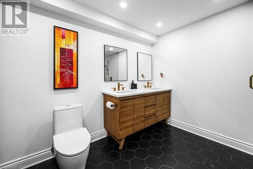 615 Turner Drive, Burlington, ON - Indoor Photo Showing Bathroom