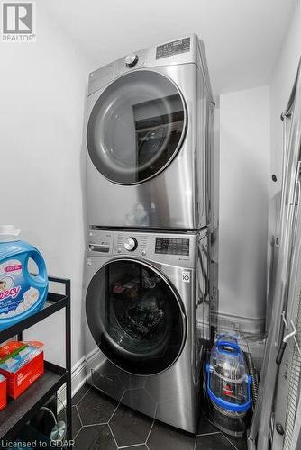 615 Turner Drive, Burlington, ON - Indoor Photo Showing Laundry Room