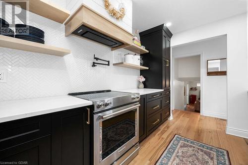 615 Turner Drive, Burlington, ON - Indoor Photo Showing Kitchen