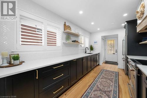 615 Turner Drive, Burlington, ON - Indoor Photo Showing Kitchen