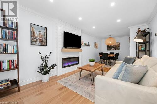 615 Turner Drive, Burlington, ON - Indoor Photo Showing Living Room With Fireplace