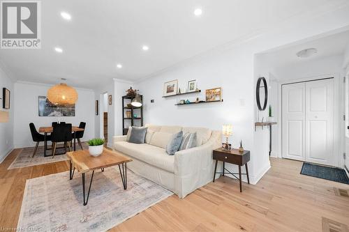 615 Turner Drive, Burlington, ON - Indoor Photo Showing Living Room