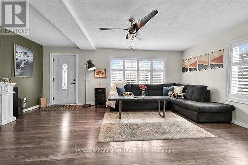 77 Argyle Street S, Haldimand, ON - Indoor Photo Showing Living Room