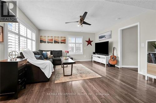 77 Argyle Street S, Haldimand, ON - Indoor Photo Showing Living Room