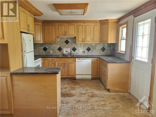 755 Bayview Drive, Ottawa, ON - Indoor Photo Showing Kitchen With Double Sink